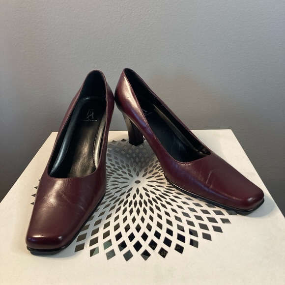 EA by Etienne Aigner Burgundy Halt Leather Pumps 8.5 Block Heels. - Picture 3 of 7